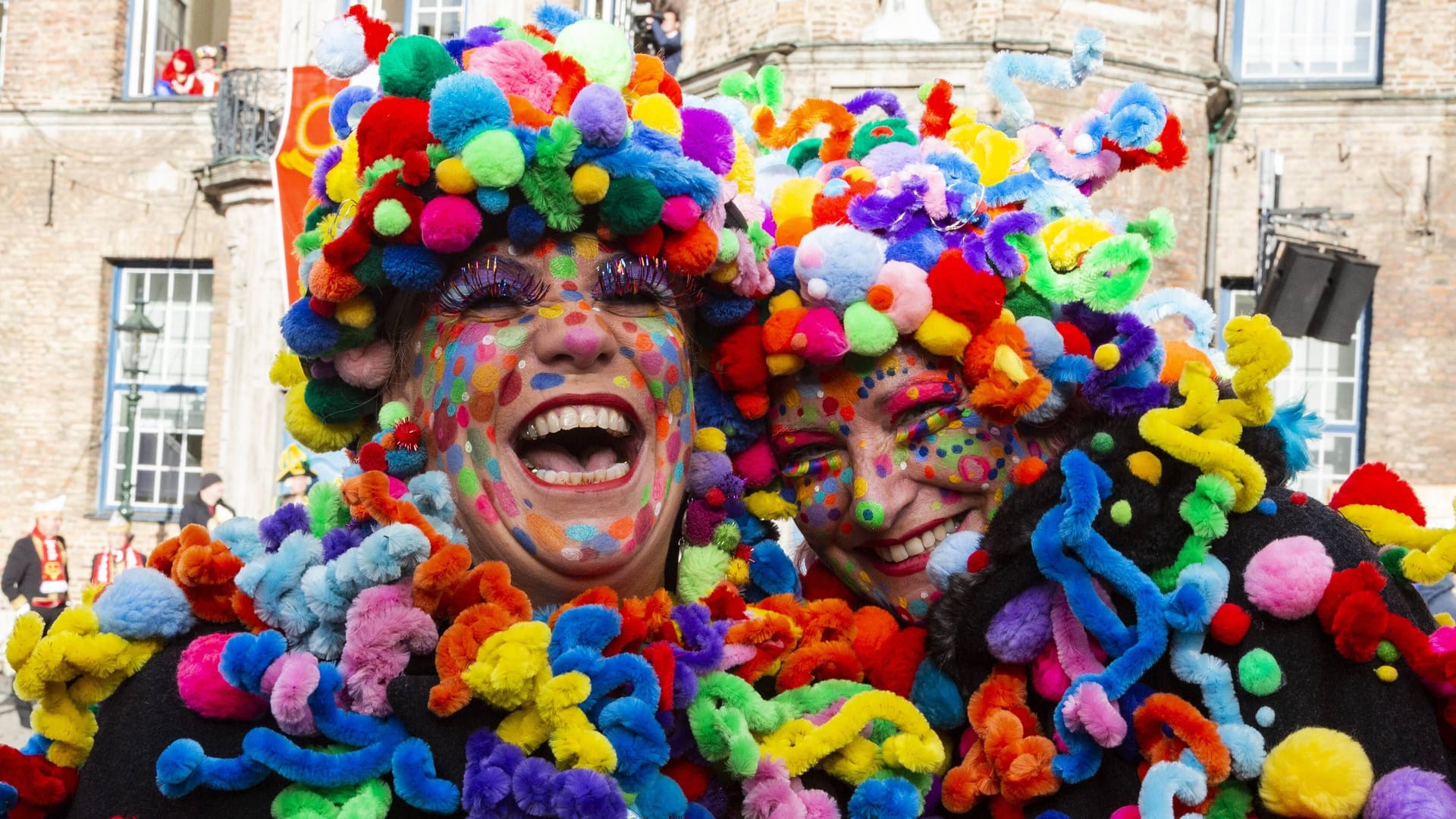 Karnevalisten feiern (Archivbild): In Düsseldorf erwacht am heutigen 11.11. der Erzschelm Hoppeditz. Karnevalisten feiern (Archivbild): In Düsseldorf erwacht am heutigen 11.11. der Erzschelm Hoppeditz.