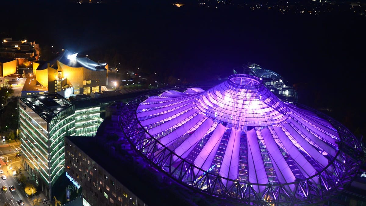 Sony-Center verwandelt sich in 600-Quadratmeter-Eisbahn