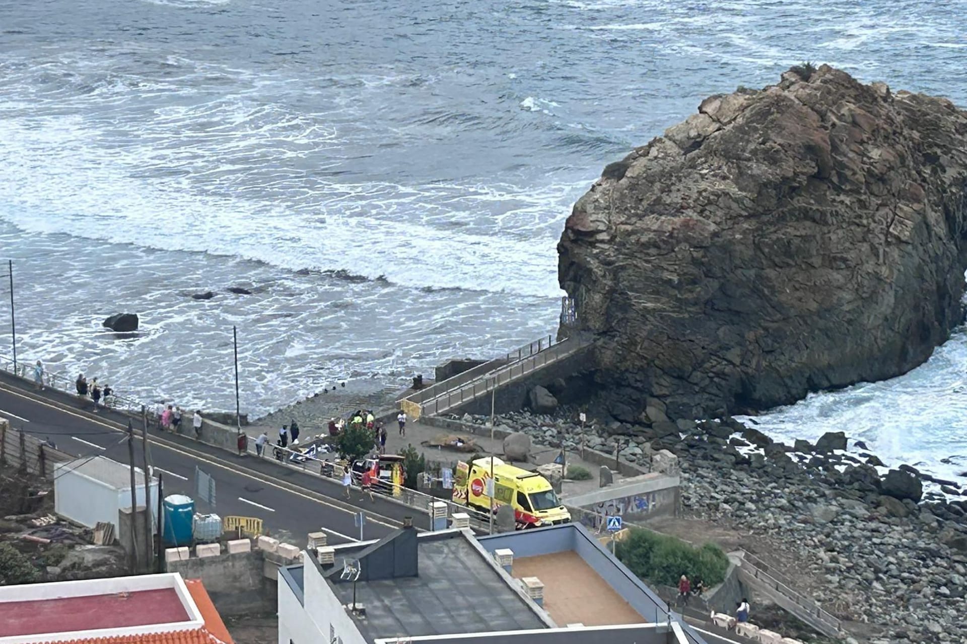 Riesenwellen auf Teneriffa Riesenwellen auf Teneriffa