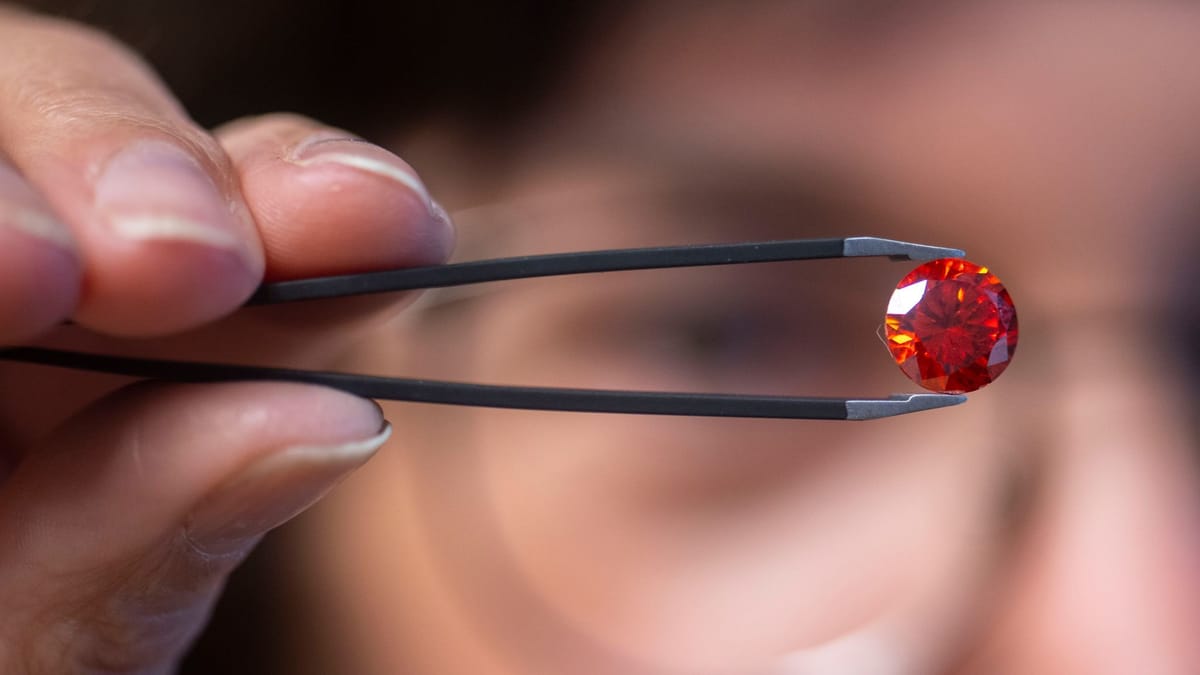 Über den Tod hinaus: Wenn aus Asche ein Gedenkdiamant wird