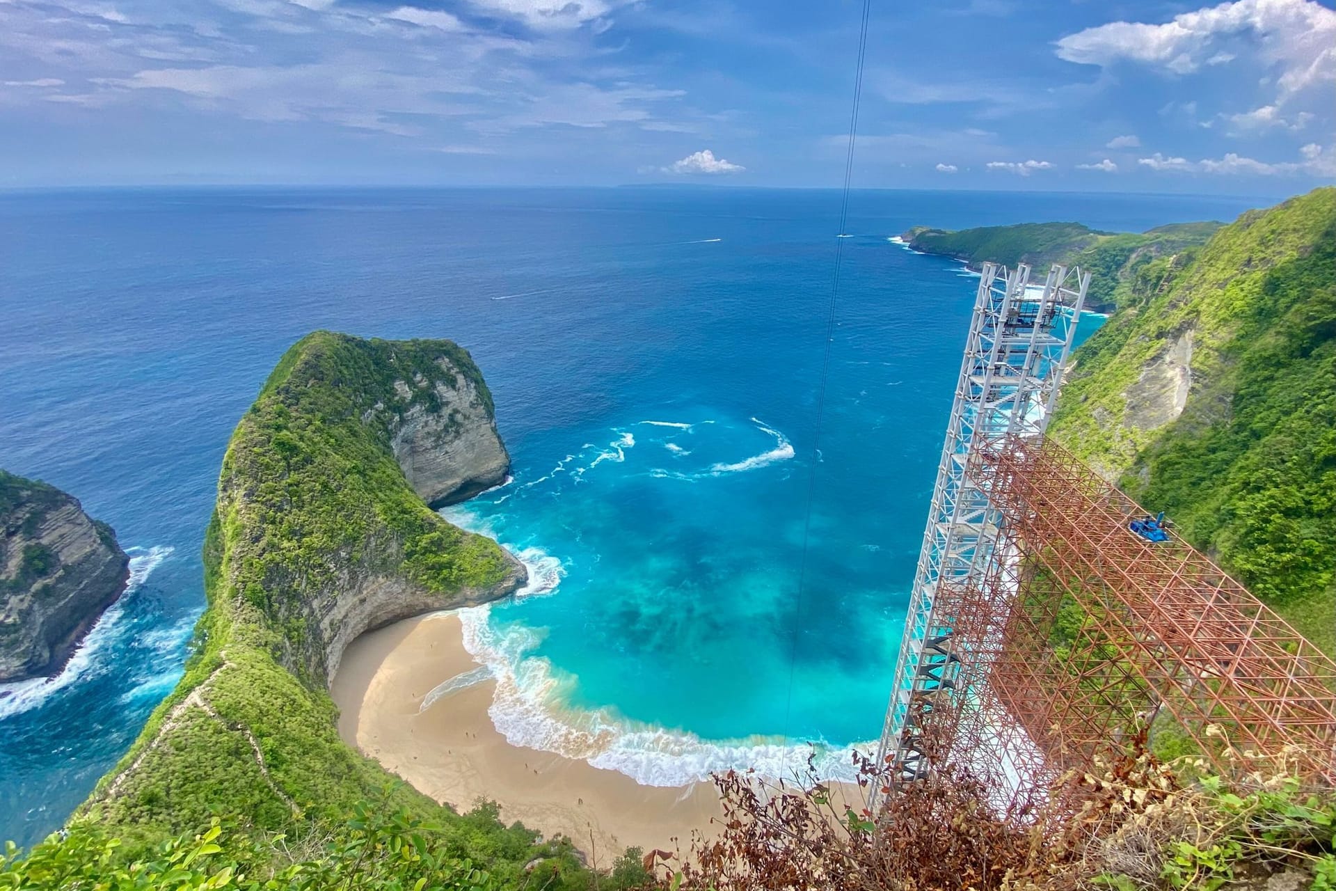 Bau von Aufzug an Traumstrand auf Bali gestoppt
