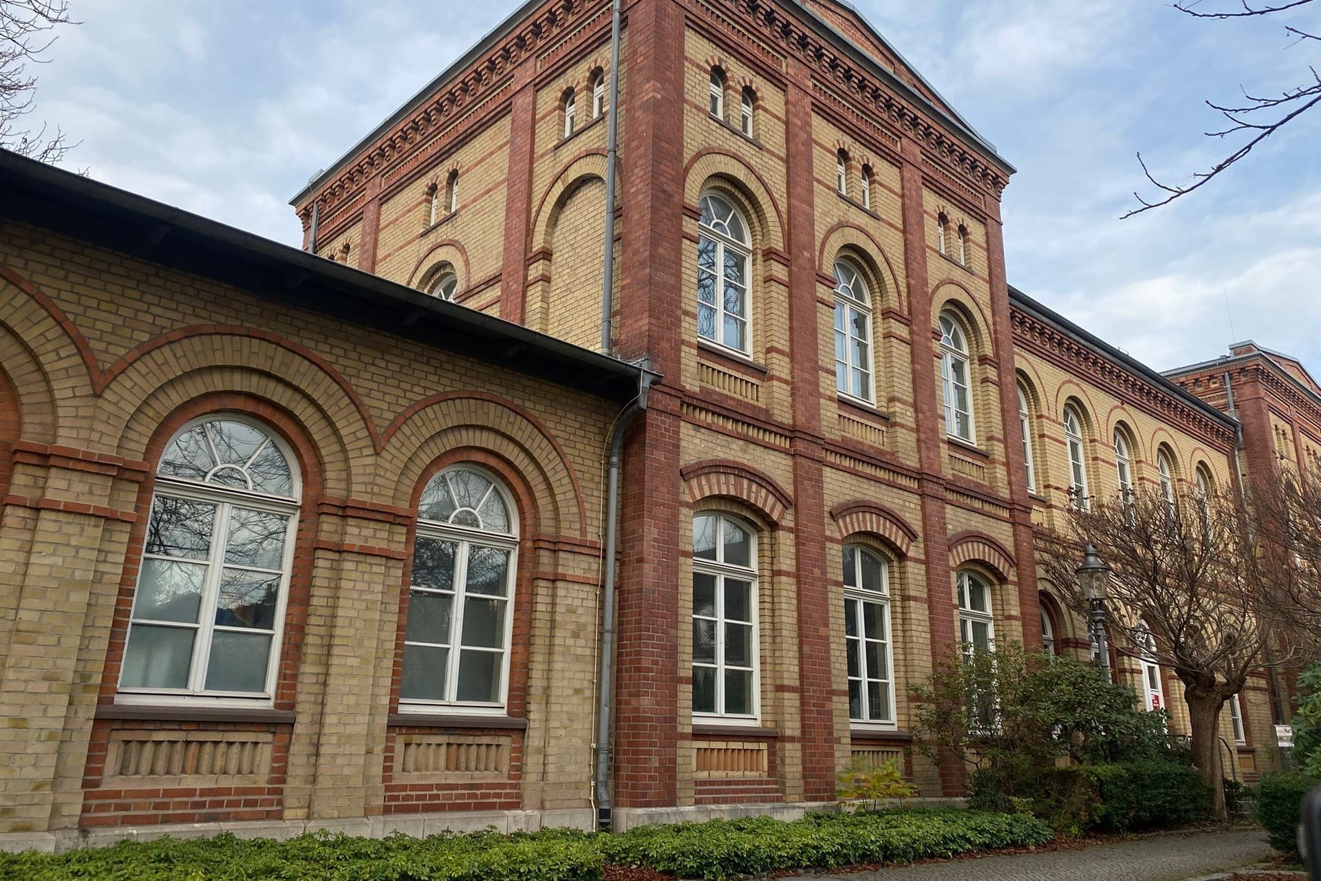 Das Haus der Kulturen: Das Gebäude gilt als beliebter Treffpunkt für Migranten.