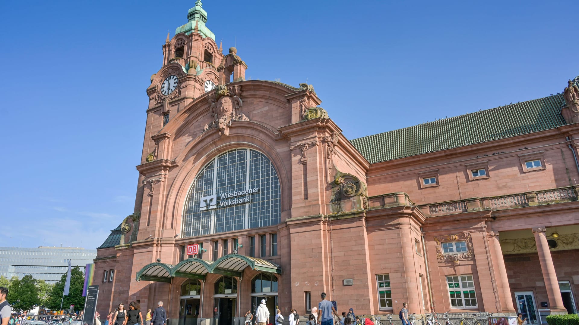 Der Wiesbadener Hauptbahnhof schneidet im Ranking sehr gut ab.