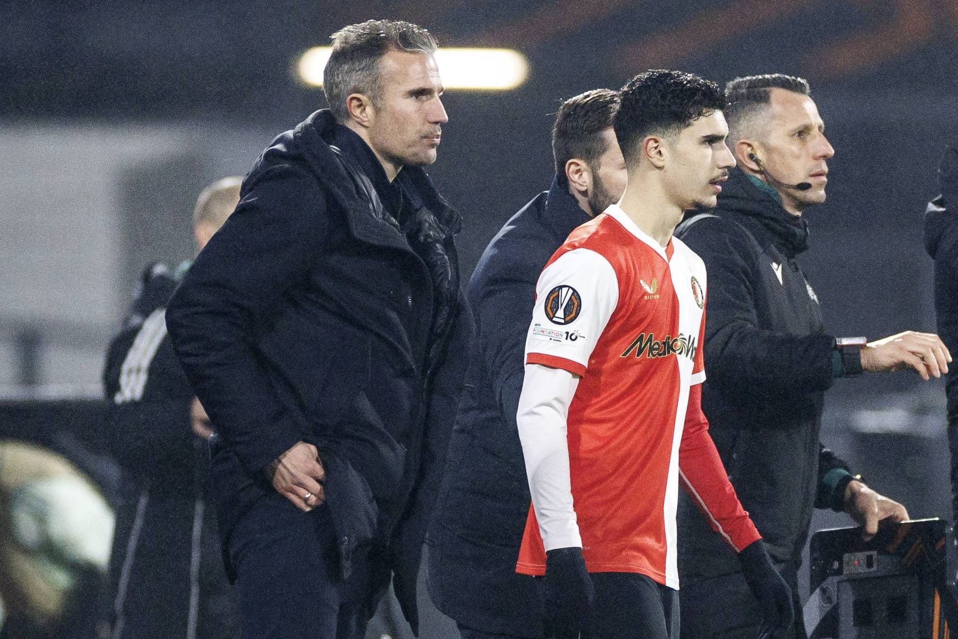 Stolzer Papa: Robin van Persie (li.) bei der Einwechslung von Sohn Shaqueel.