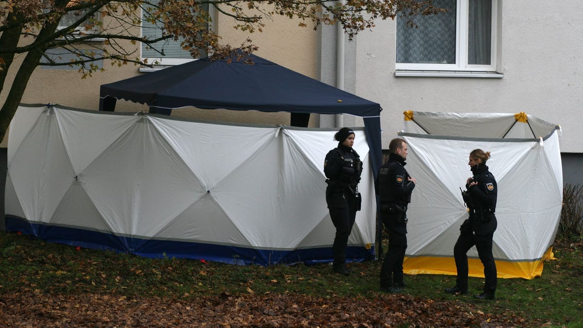 Kind stürzt aus drittem Stock – und stirbt