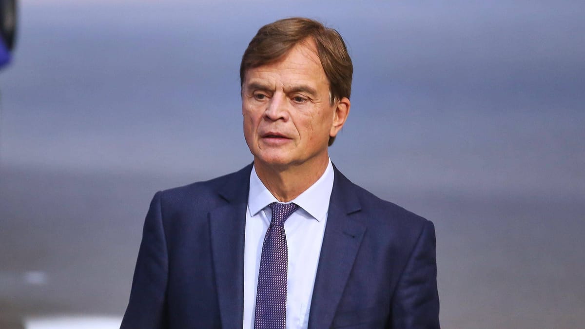 Hamburg: Auto von AfD-Politiker Bernd Baumann fängt Feuer – Brandstiftung?