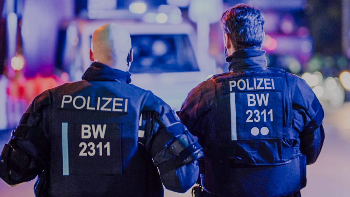 Bruchsal: Schreie aus Wohnung – Polizei findet Toten & steht vor Rätsel