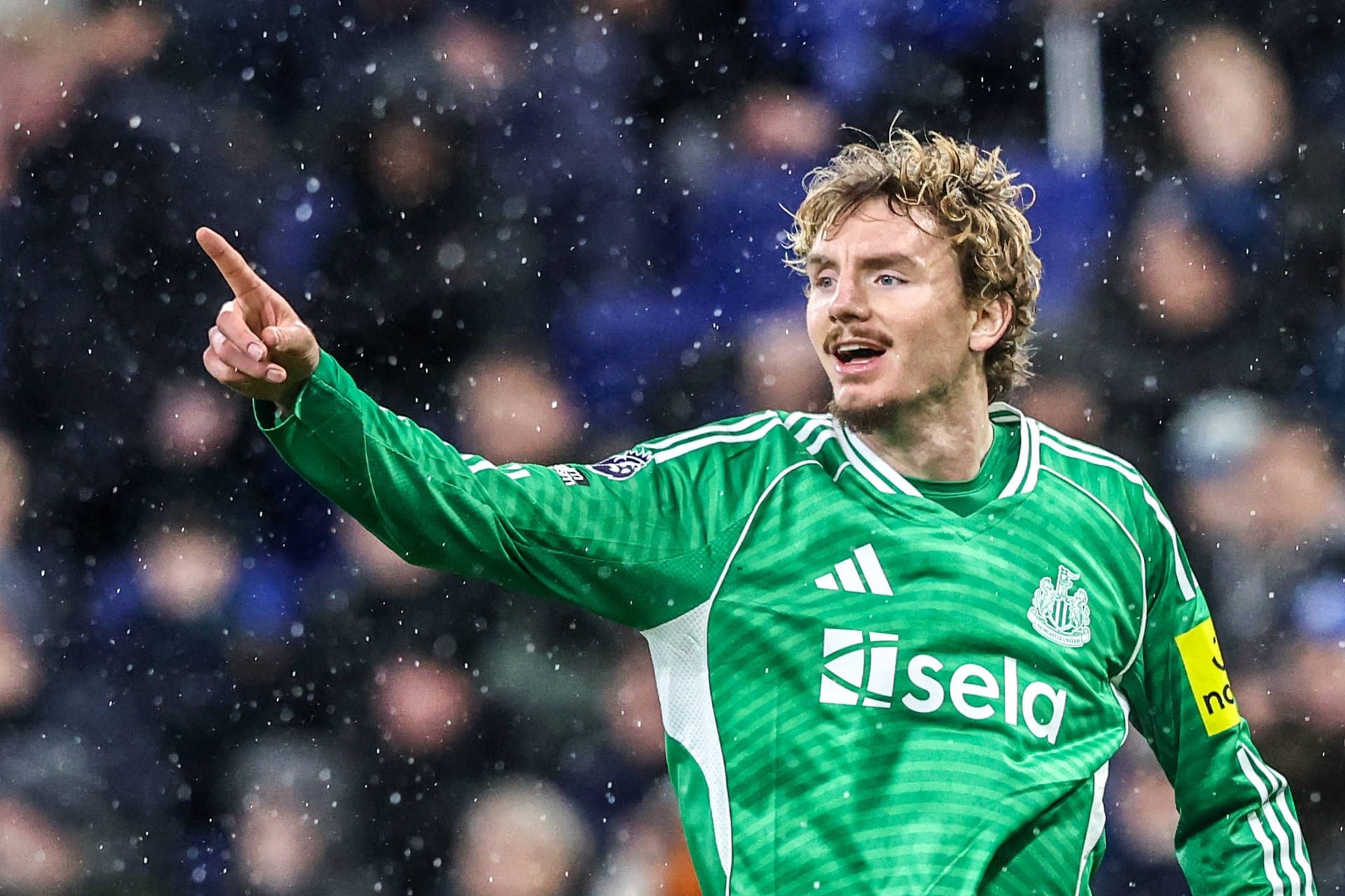 Nick Woltemade jubelt: Der DFB-Stürmer feierte seinen nächsten Treffer für Newcastle.