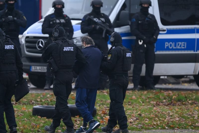 Der mutmaßliche Täter, Taleb al-Abdulmohsen: Er wurde von der Polizei vor Prozessbeginn eingeflogen.