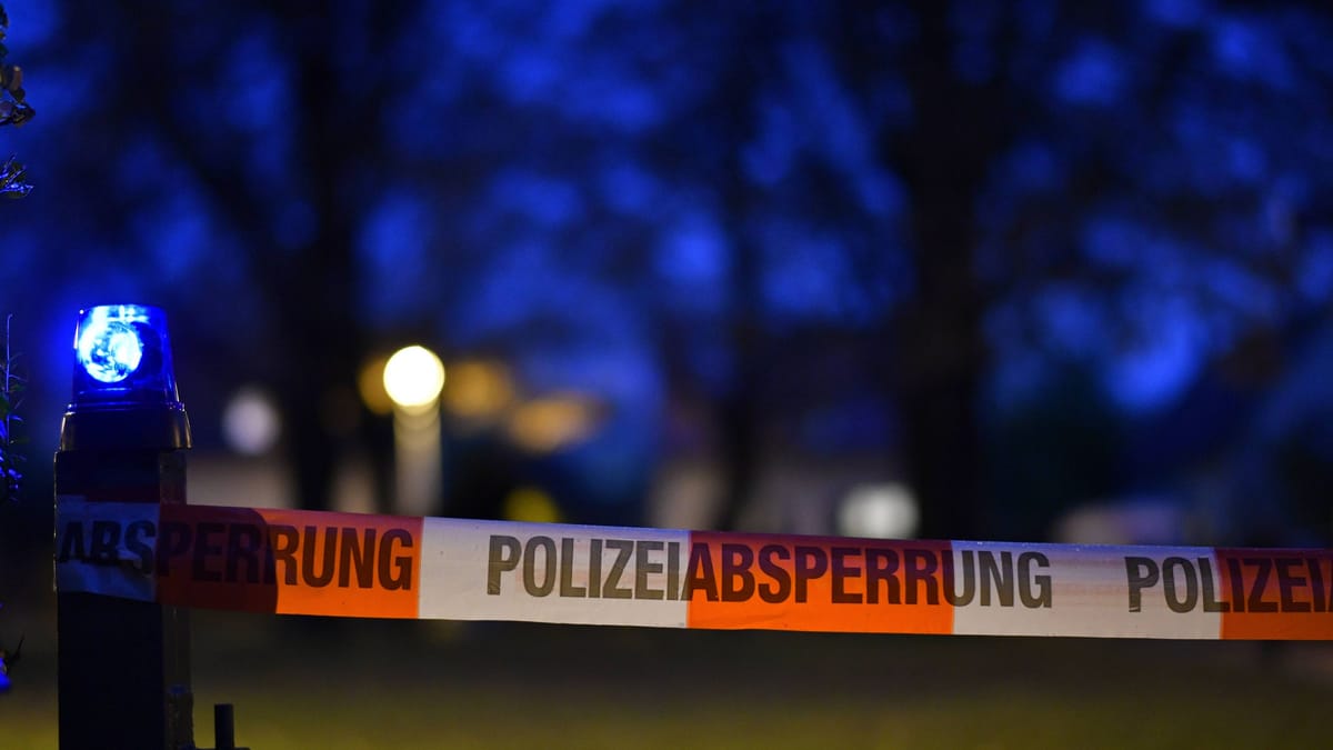 Berlin-Spandau: Maskierte feuern auf Einfamilienhaus und geparkte Autos