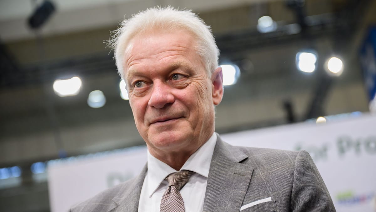 Flieger-mit-Minister-Rainer-dreht-um-technischer-Defekt-