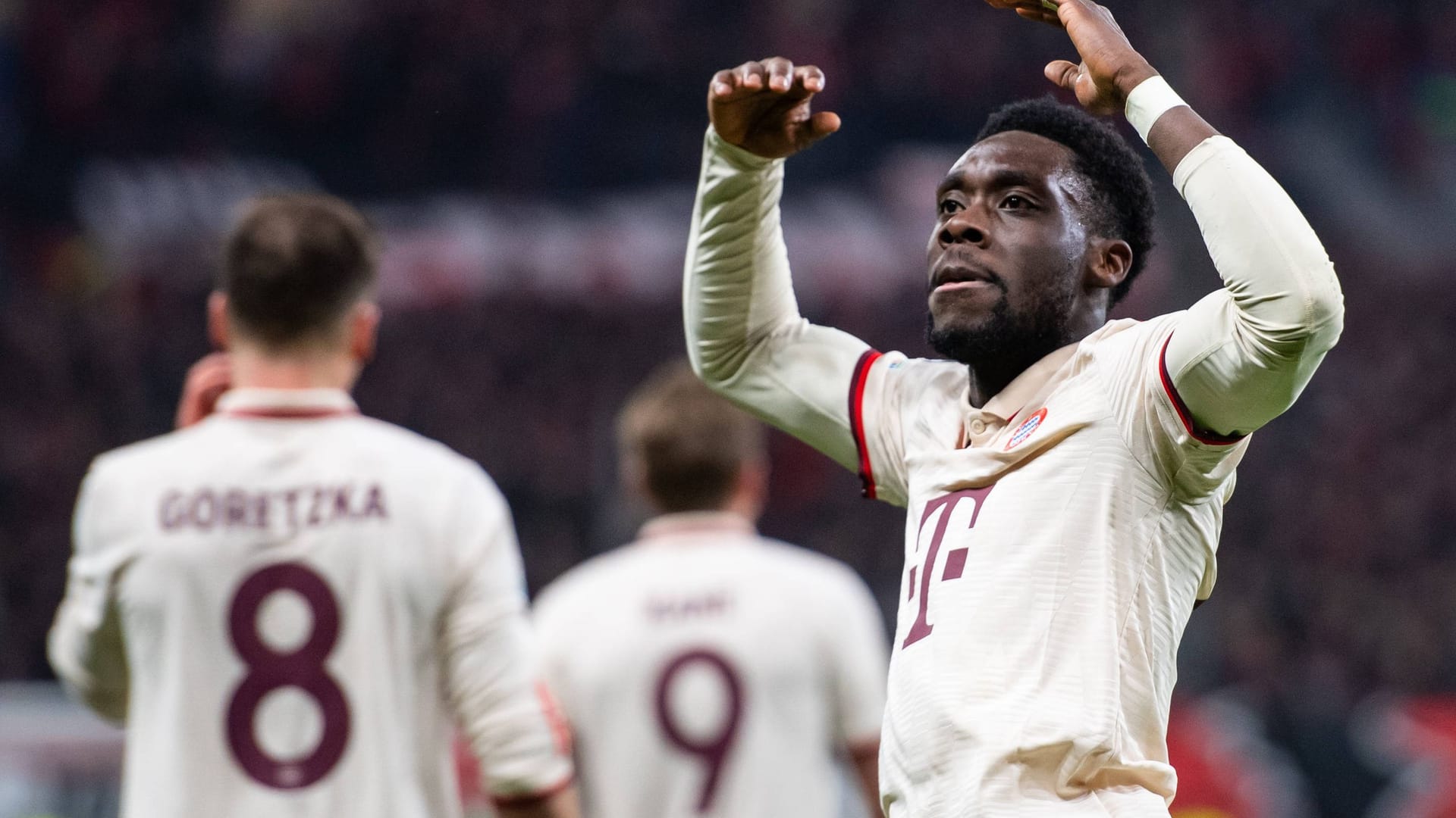 Alphonso Davies: Der Kanadier hatte sich im März bei einem Länderspieleinsatz das Kreuzband gerissen.