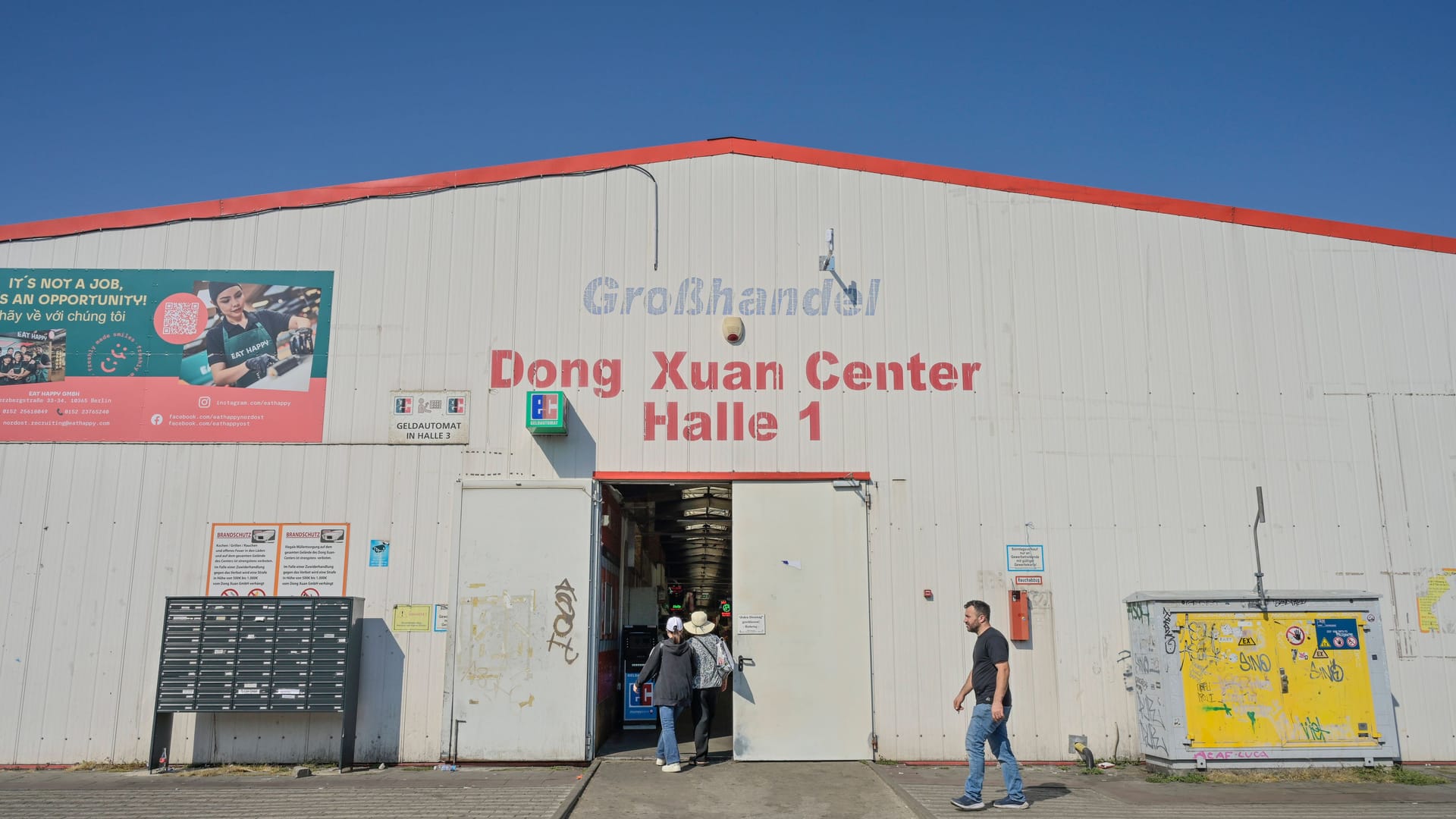 Dong Xuan Center in Lichtenberg (Archivbild): Die Männer seien von mindestens drei Unbekannten angegriffen worden. Dong Xuan Center in Lichtenberg (Archivbild): Die Männer seien von mindestens drei Unbekannten angegriffen worden.