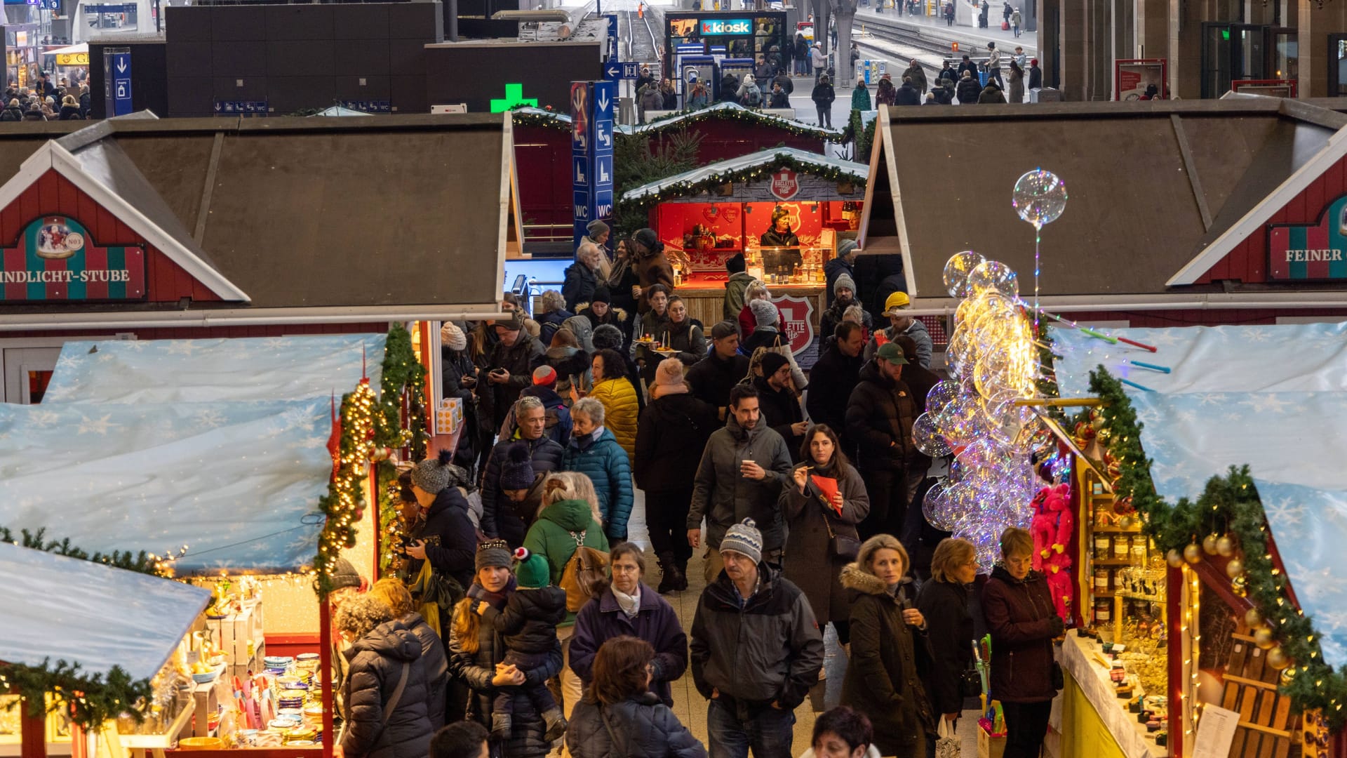Der Weihnachtsmarkt in der Halle des Hauptbahnhofs Zürich (Archivbild): Eine neue Regelung löst Wut in sozialen Netzwerken aus.