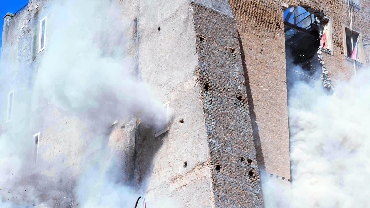800 years old: Historic tower in Rome suddenly collapses – injuries ...