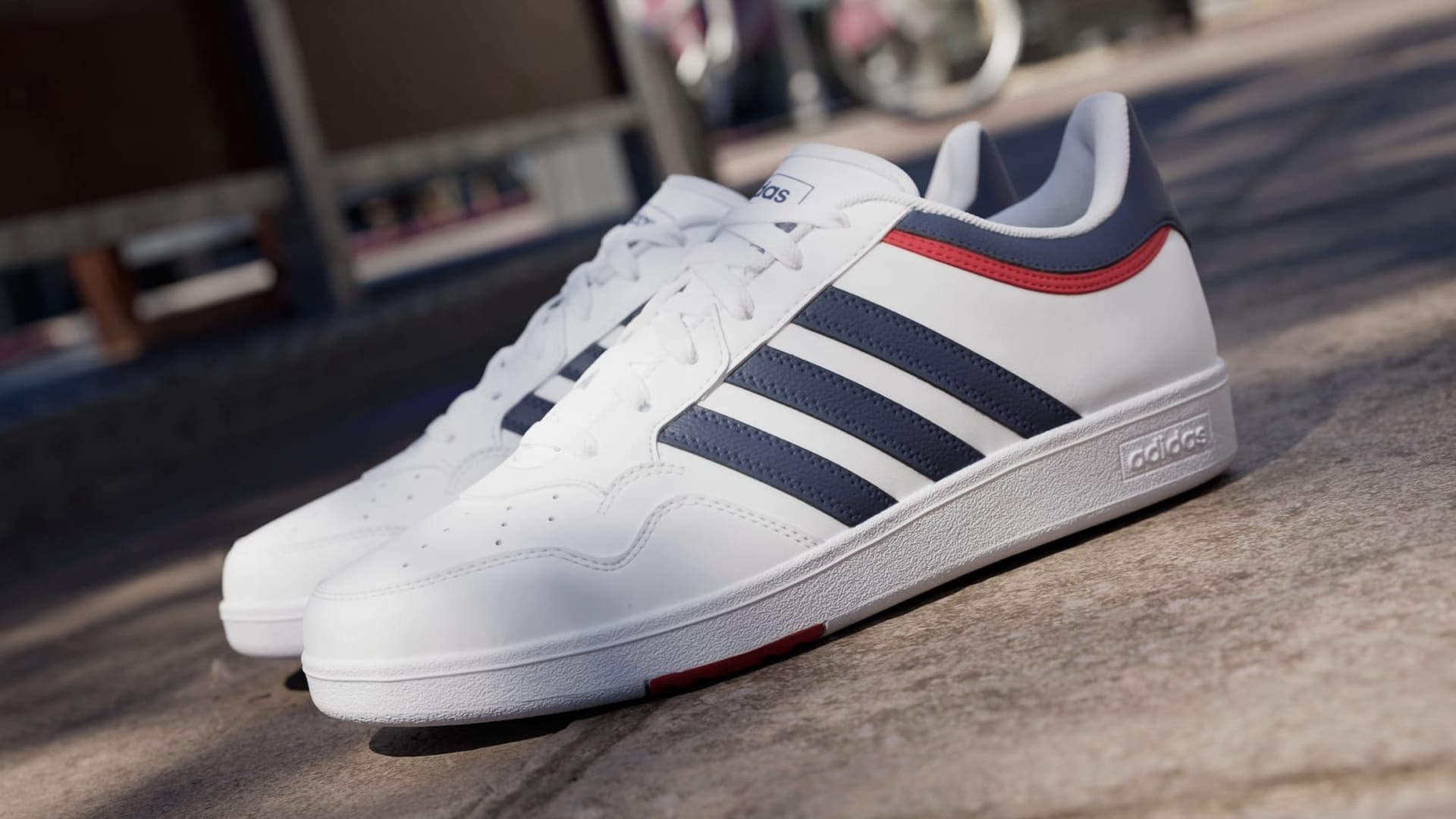 Die Alltags-Sneaker im klassischen Adidas-Stil sind bei Amazon jetzt günstig im Angebot.