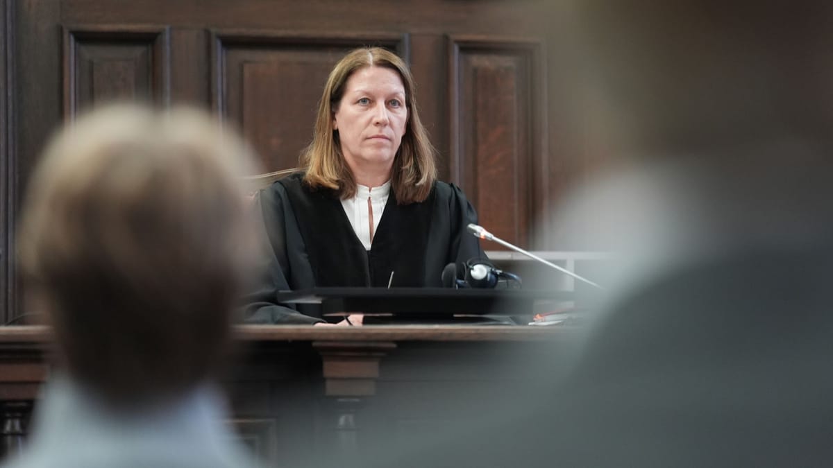 Kontakt zu Zeuge - Richterin droht Block mit Haftbefehl