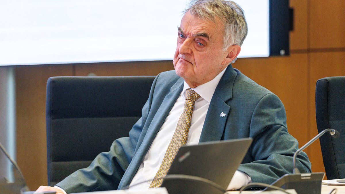 NRW-Innenminister Reul lobt Verbot von Verein