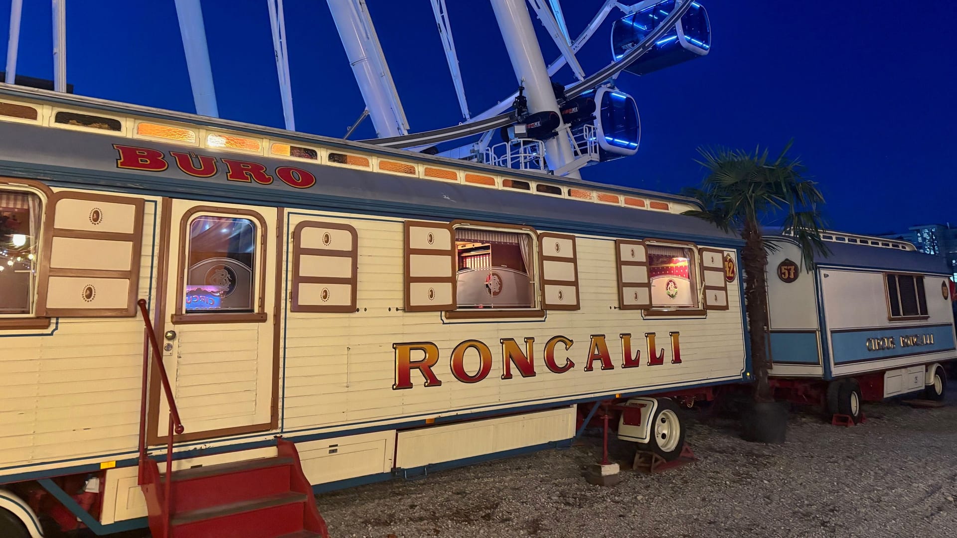 Das Circus-Theater Roncalli gastiert mehr als sechs Wochen im Münchner Werksviertel.