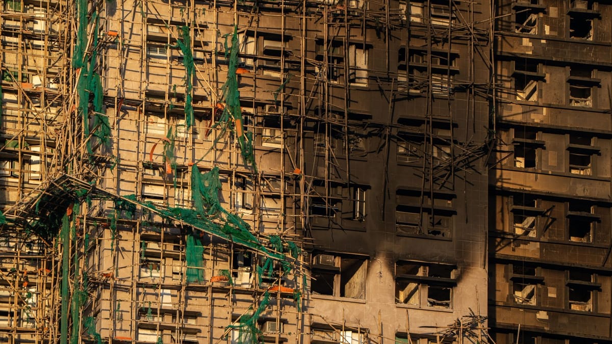 Acht weitere Festnahmen nach Großbrand in Hongkong