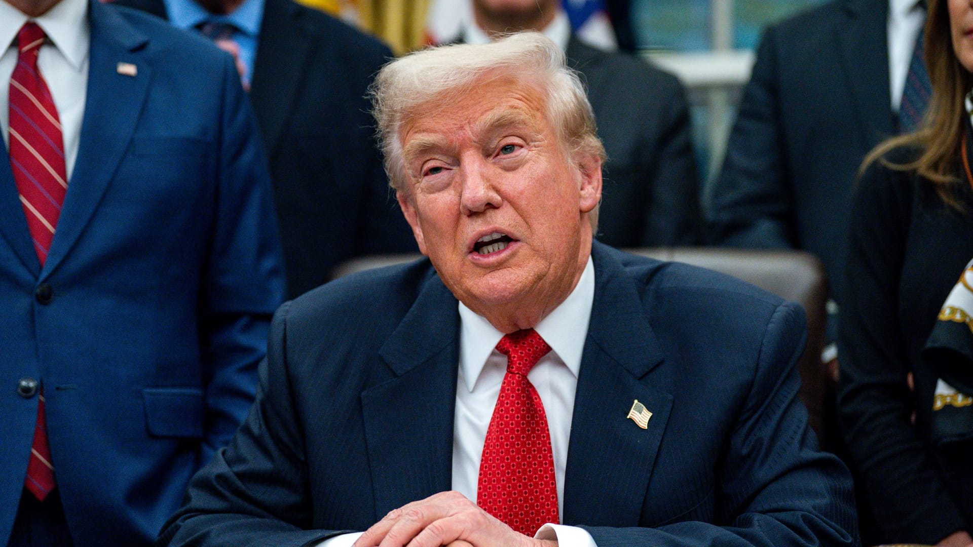 Donald Trump bei einer Sitzung im Weißen Haus (Archivbild): Trump lebte bis zu seinem vierten Lebensjahr in dem Haus in New York. Donald Trump bei einer Sitzung im Weißen Haus (Archivbild): Trump lebte bis zu seinem vierten Lebensjahr in dem Haus in New York.