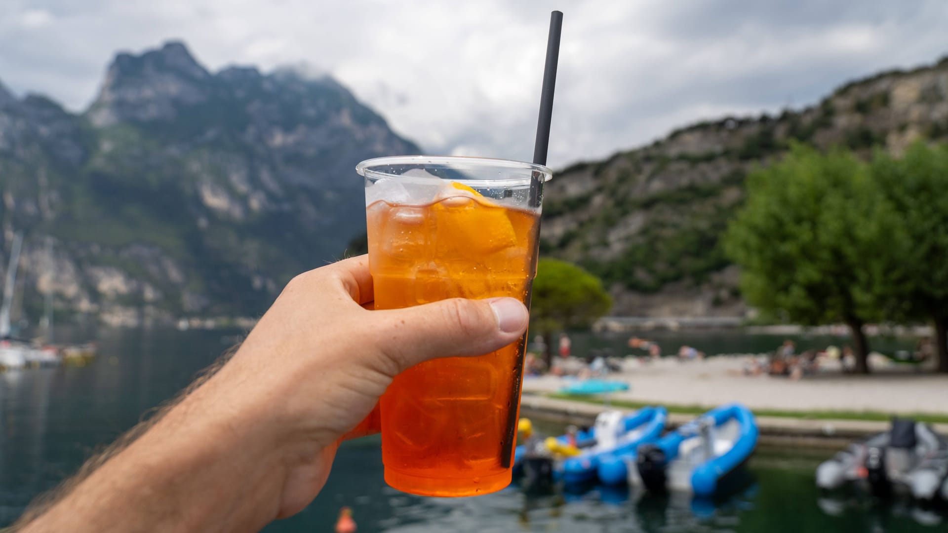 Ein Drink im Urlaub: Das britische Außenministerium warnt mit Nachdruck vor gepanschtem Alkohol. Ein Drink im Urlaub: Das britische Außenministerium warnt mit Nachdruck vor gepanschtem Alkohol.