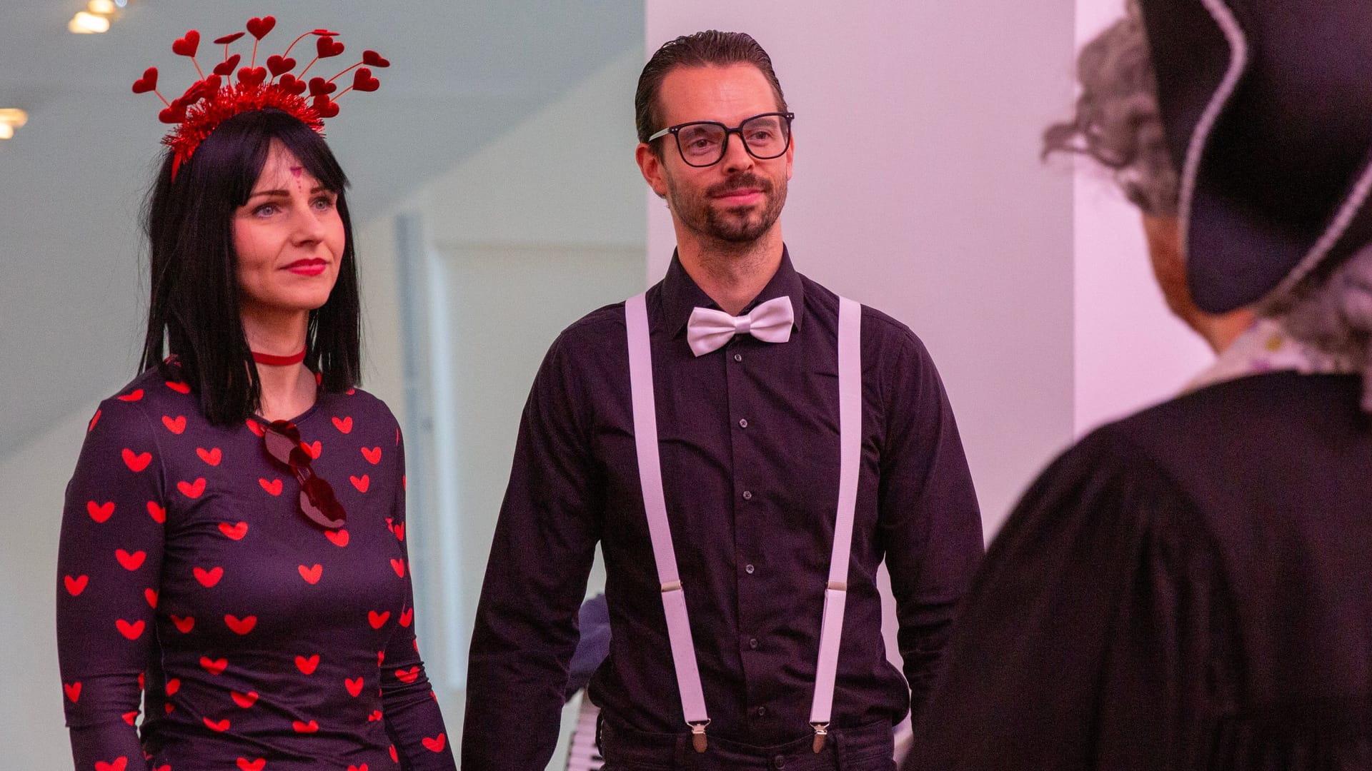 Stephanie und Daniel aus Erftstadt: Während die Kinder in der Kita sind, ließen die beiden am 11.11. ihre Ehe segnen. Stephanie und Daniel aus Erftstadt: Während die Kinder in der Kita sind, ließen die beiden am 11.11. ihre Ehe segnen.