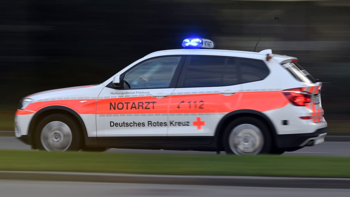 Mehrere Verletzte nach Unfall mit Stadtbahn und Auto
