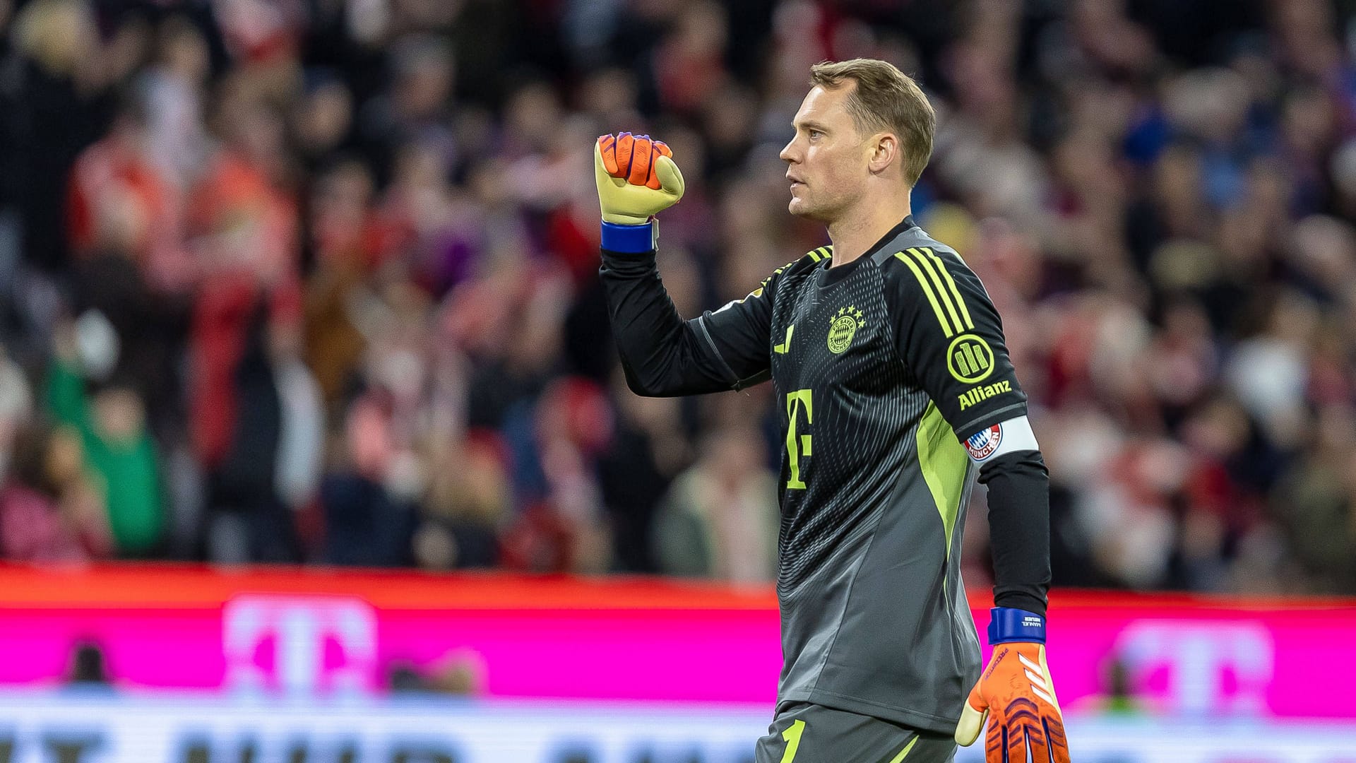 Manuel Neuer: Nach seiner Zwei-Spiele-Pause zurück im Bayern-Tor. Leitete das 1:0 mit seinem schnellen, weiten Abwurf auf Bischof ein. Als Torhüter wurde er so gut wie gar nicht geprüft. Bei Kofanes Schuss war er zur Stelle (80.). Note 3 Manuel Neuer: Nach seiner Zwei-Spiele-Pause zurück im Bayern-Tor. Leitete das 1:0 mit seinem schnellen, weiten Abwurf auf Bischof ein. Als Torhüter wurde er so gut wie gar nicht geprüft. Bei Kofanes Schuss war er zur Stelle (80.). Note 3