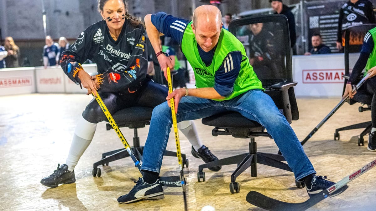 Mit Schläger und Bürostuhl – Eine besondere Meisterschaft