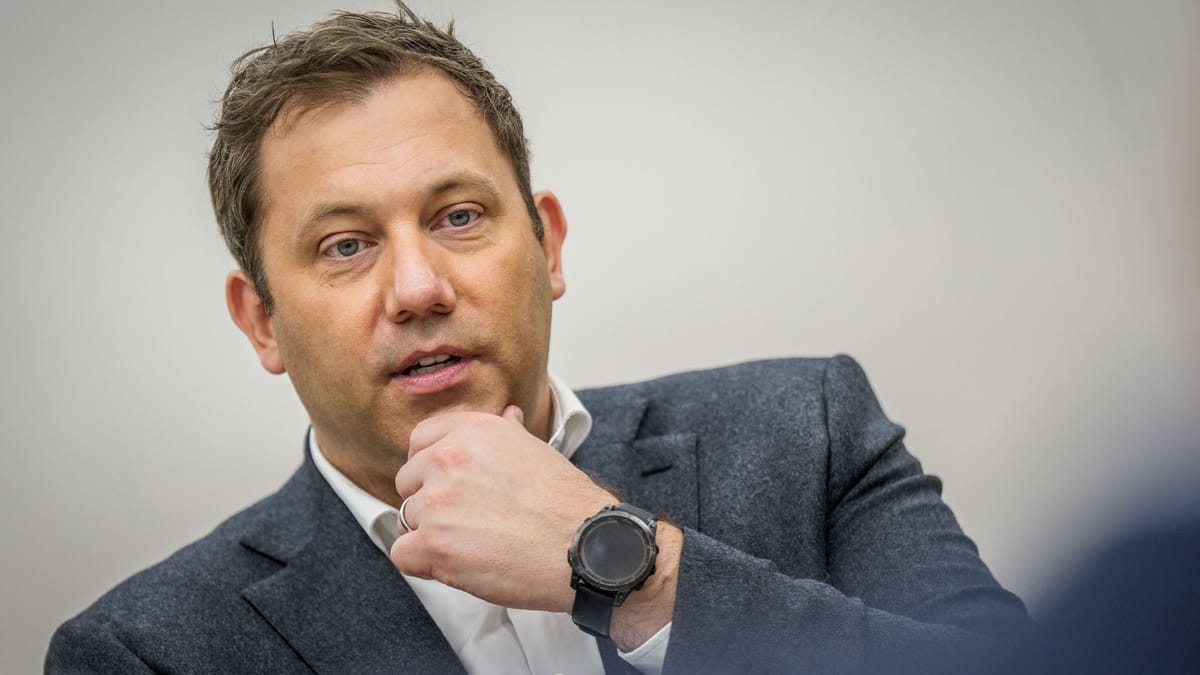 Vizekanzler in China - Der diplomatische Drahtseilakt