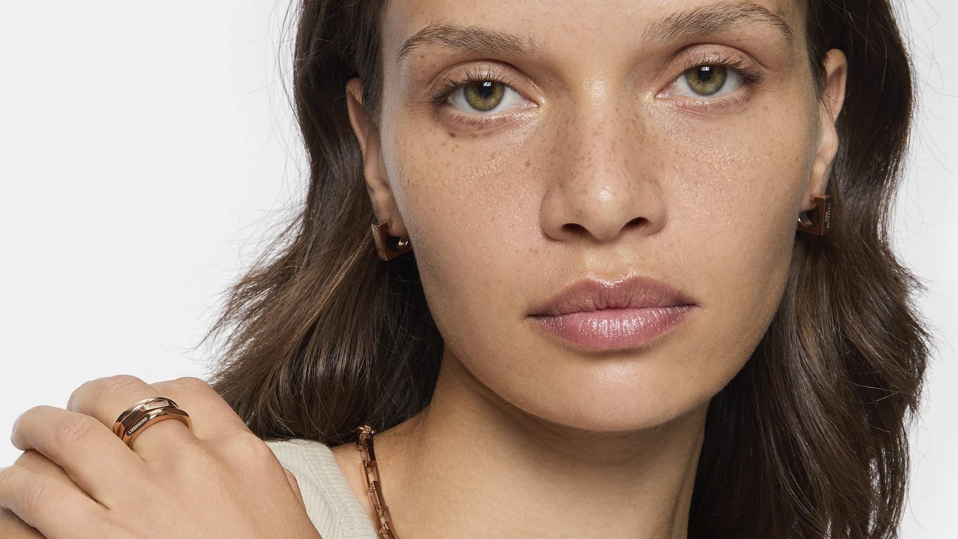 Modefans können sich zum Singles Day bei Liebeskind über 22 Prozent Rabatt auf Schmuck und Taschen freuen.