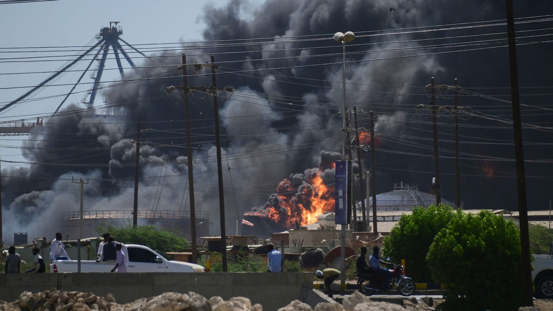Rauch steigt nach einem RSF-Drohnenangriff in Port Sudan auf (Archivbild).