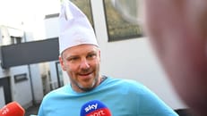 Karneval in Köln: Bundesliga-Trainer ist Papa Schlumpf