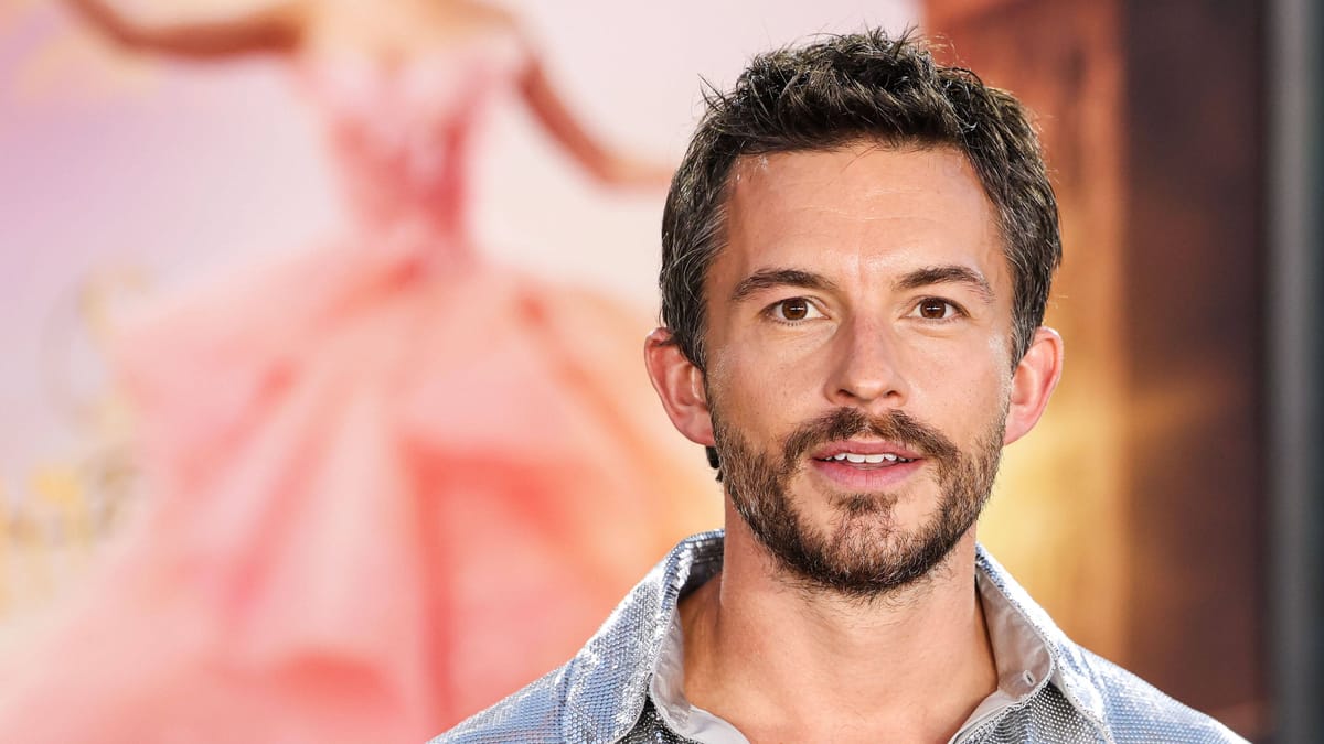 Jonathan Bailey ist "Sexiest Man Alive": "Bridgerton"-Star reagiert