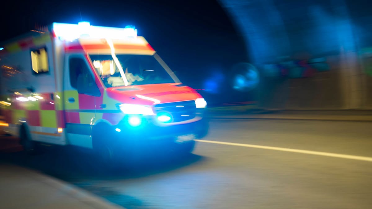 Passau: Auto fährt in Fußgänger – zwei Schwerverletzte