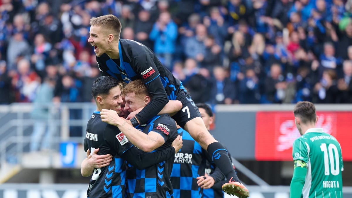 2. Liga: SC Paderborn siegt und übernimmt Tabellenführung von Schalke
