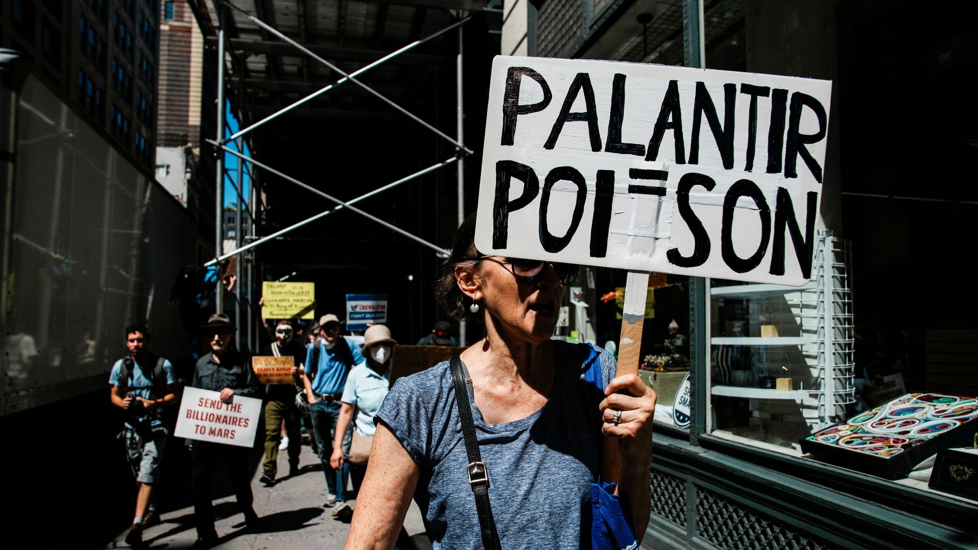 Protest gegen Palantir in New York 2025: Das Unternehmen steht seit langer Zeit in der Kritik. Protest gegen Palantir in New York 2025: Das Unternehmen steht seit langer Zeit in der Kritik.
