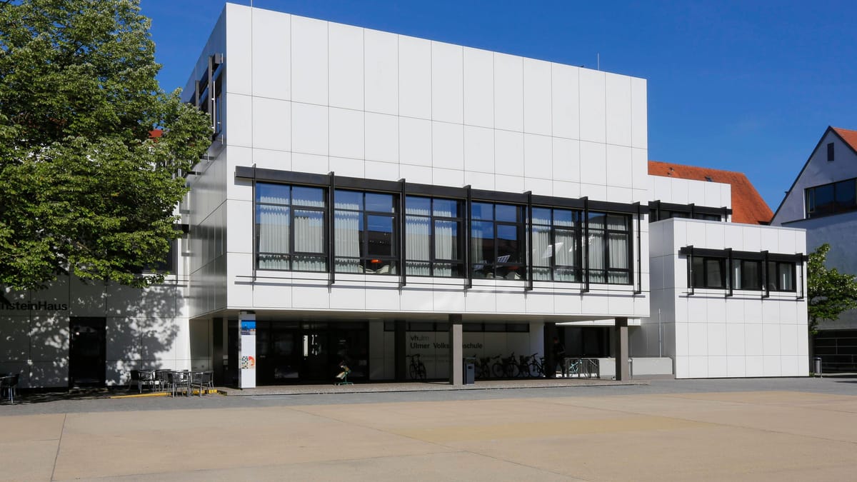 Ulm: Videokonferenz von Volkshochschule wird gehackt – Pornos und Hetze