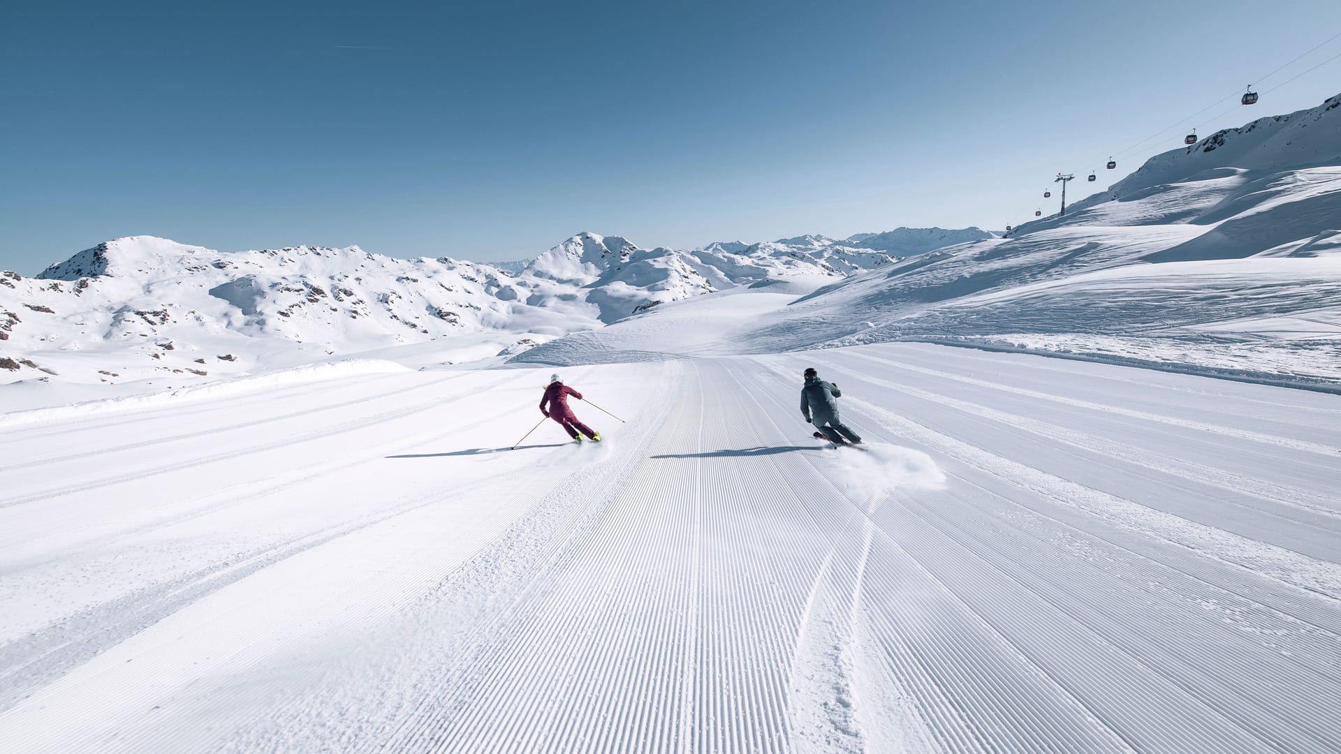 Kilometerlange Pisten laden zur Abfahrt ein.