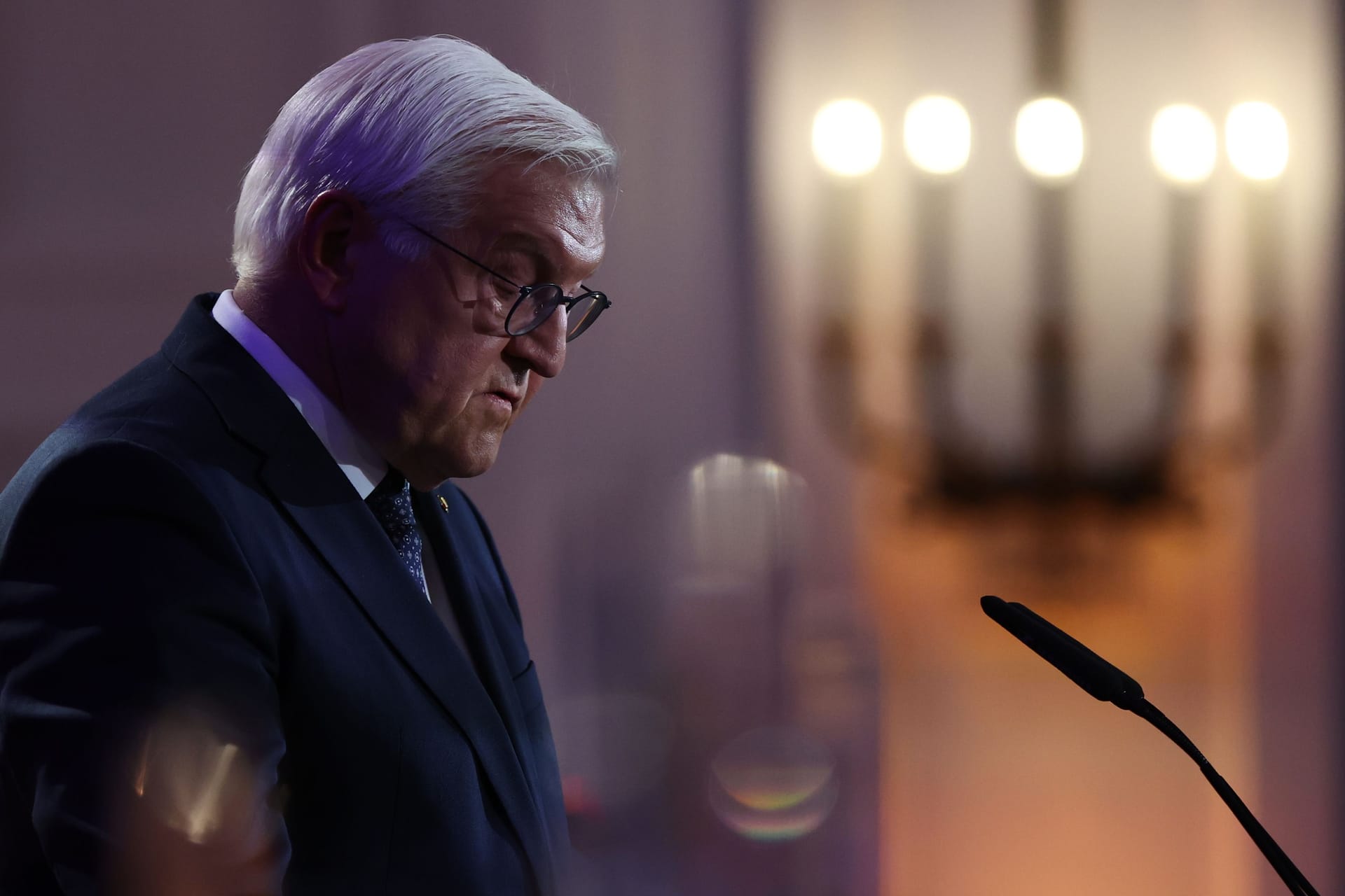 Frank-Walter Steinmeier: Federal President calls on citizens to defend freedom. Frank-Walter Steinmeier: Federal President calls on citizens to defend freedom.