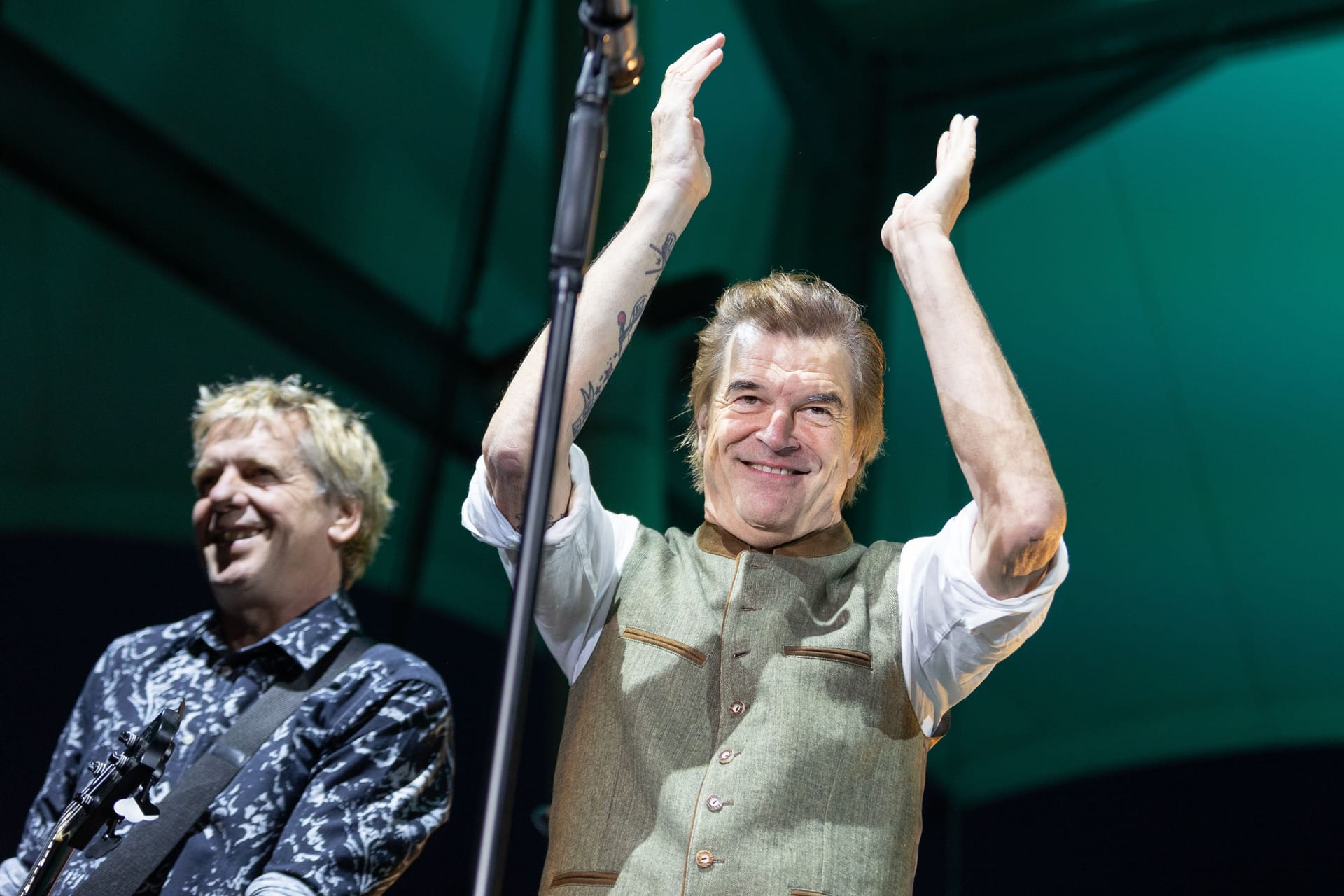 Die Toten Hosen bei einem Auftritt (Archivbild): Ob sie endgültig aufhören, steht noch nicht fest.