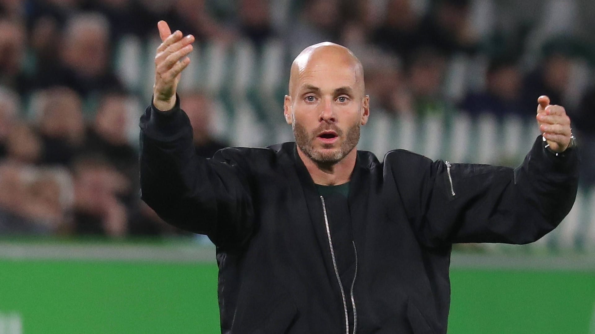 Paul Simonis: Der Stuhl des Wolfsburg-Trainers wackelt gewaltig.