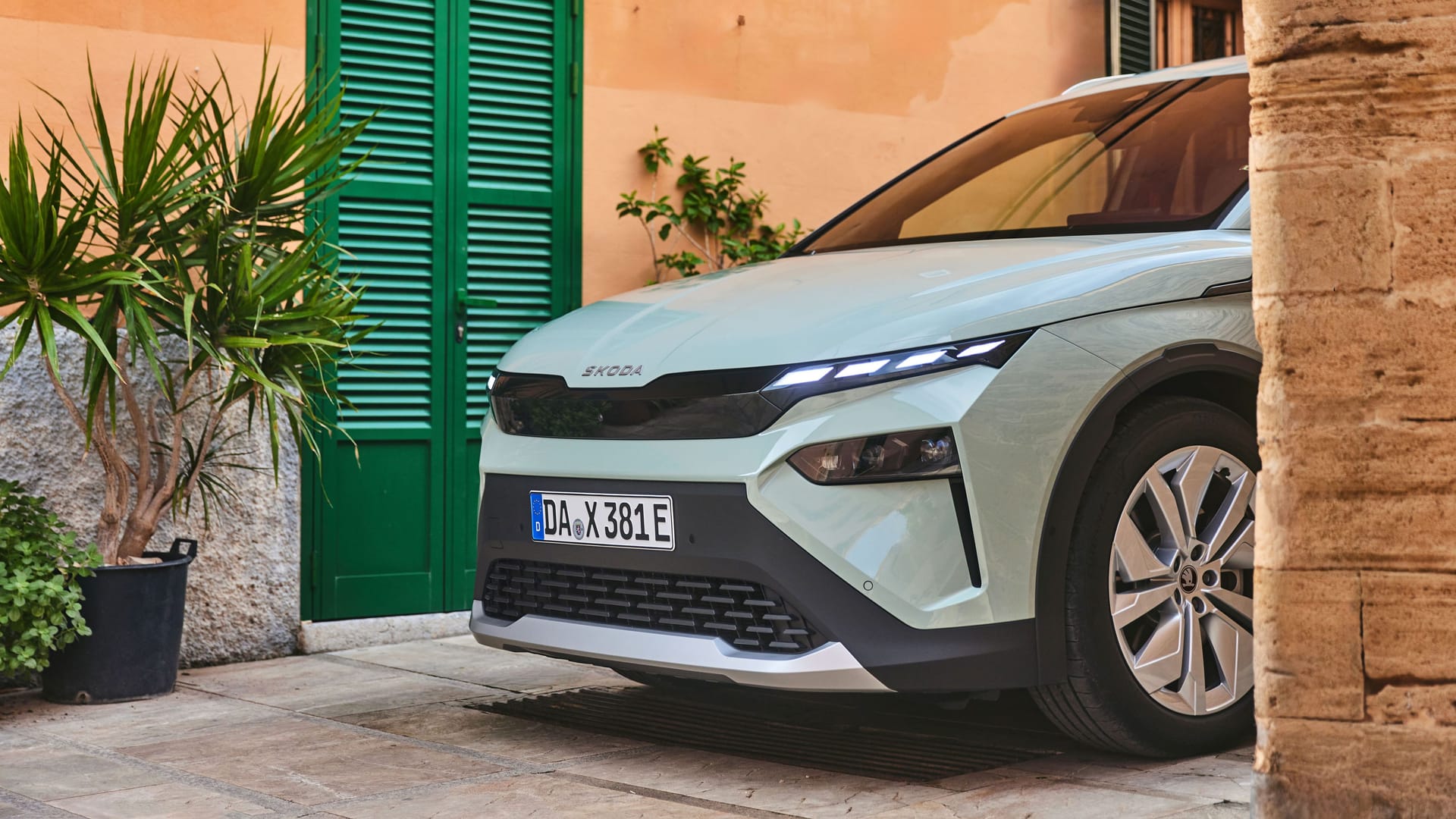 So sehen Sieger aus: Mit dem Elroq kommt auch ein neues Skoda-Design. So sehen Sieger aus: Mit dem Elroq kommt auch ein neues Skoda-Design.