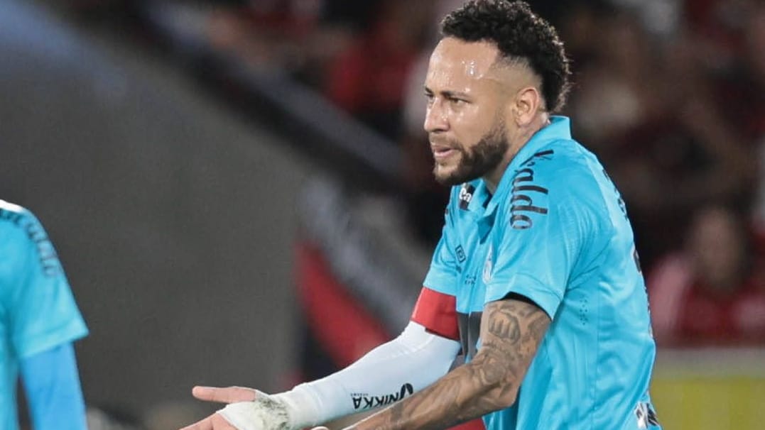 Neymar im Spiel gegen Flamengo: Der einstige Superstar erregte mehr durch Unzufriedenheit denn durch starke Aktionen Aufsehen. Neymar im Spiel gegen Flamengo: Der einstige Superstar erregte mehr durch Unzufriedenheit denn durch starke Aktionen Aufsehen.