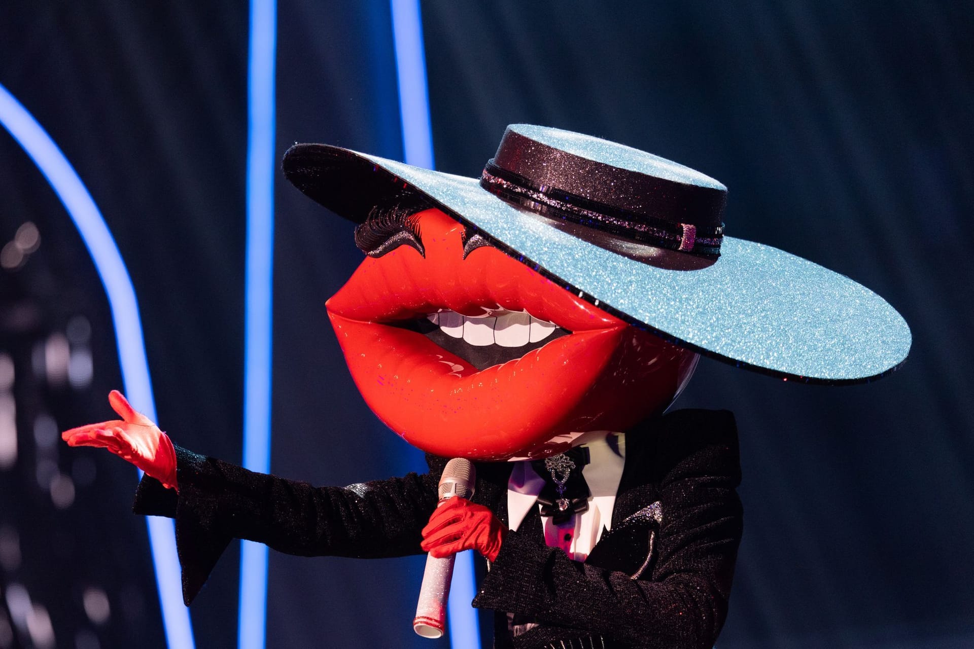 Die Figur "Kiss" steht in der ProSieben-Show "The Masked Singer" auf der Bühne.