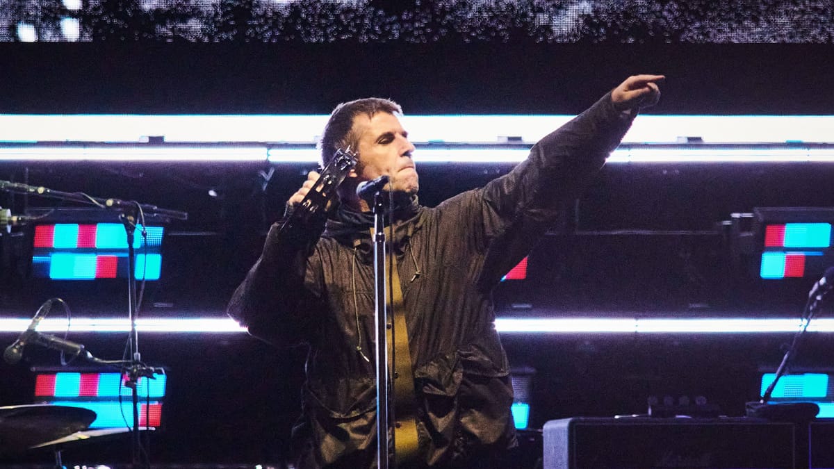 Bei Oasis Konzert: Fan zündet Feuerwerk – Sänger Liam Gallagher wütend