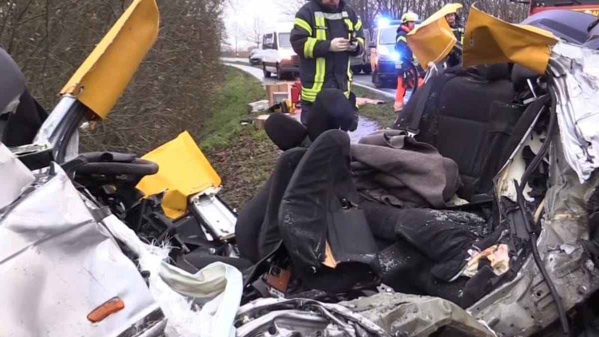 Unfall auf L111 bei Stade: Drei Tote nach Überholmanöver