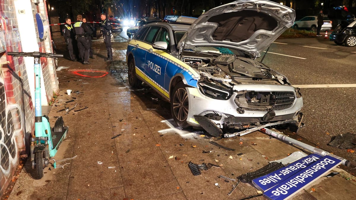 Unfall in Altona: Streifenwagen erfasst Auto und Passanten – vier Verletzte