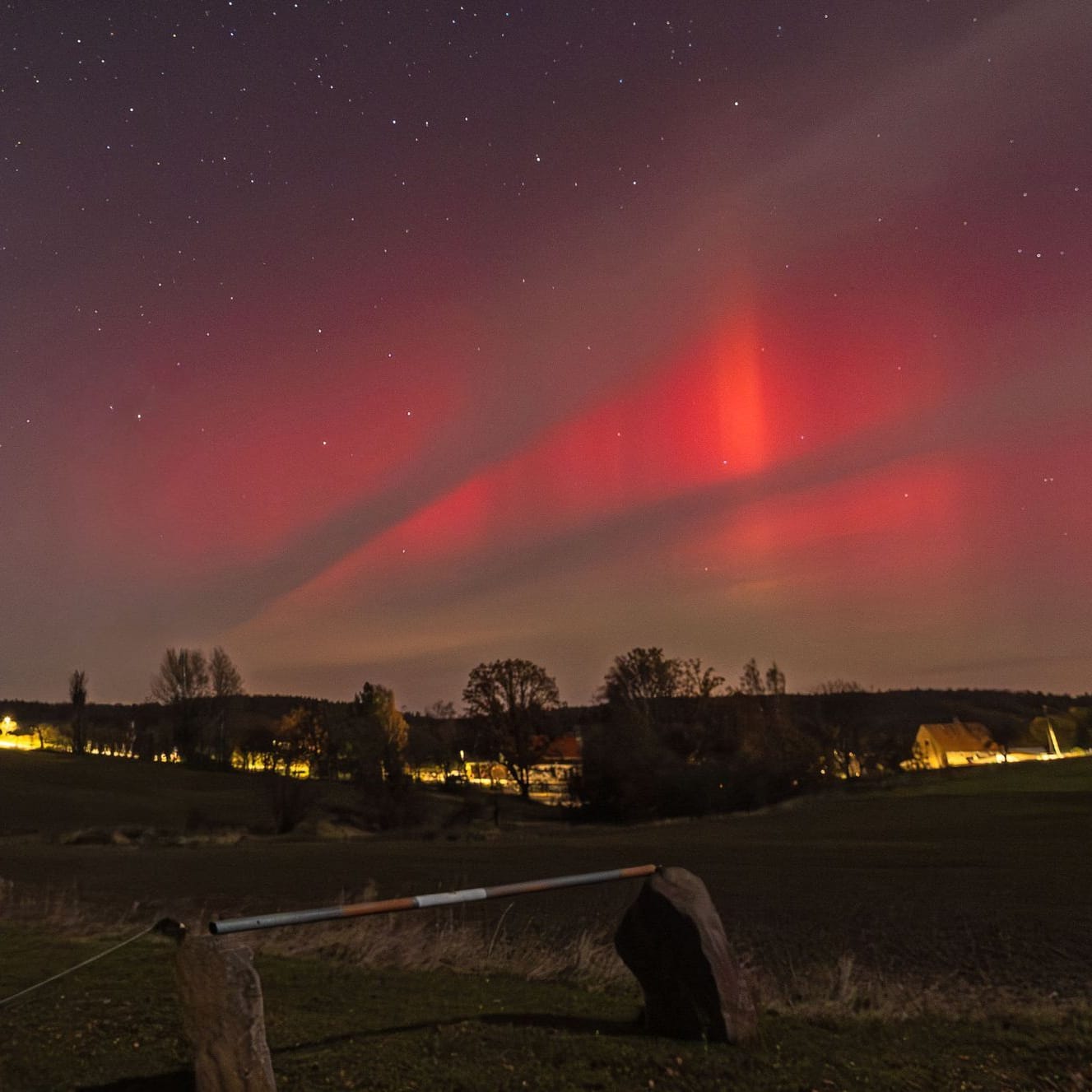 Naturspektakel über Sachsen: An frühen Morgen konnten über dem Erzgebirge Polarlichter beobachtet werden.